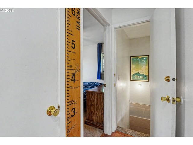 318 WESTFIELD St, Silverton, OR 97381