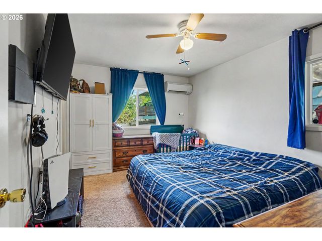 318 WESTFIELD St, Silverton, OR 97381