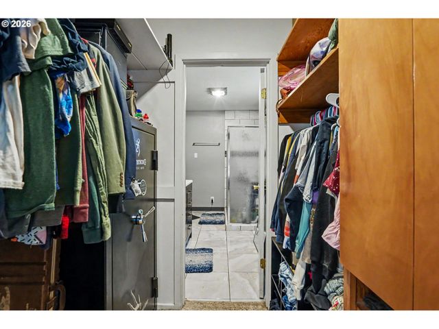 318 WESTFIELD St, Silverton, OR 97381