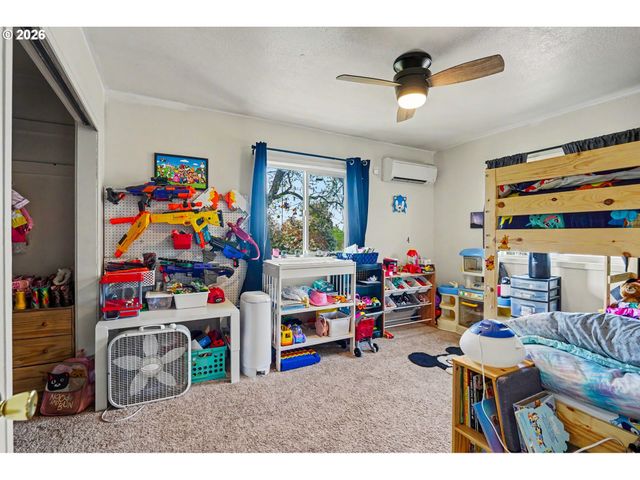 318 WESTFIELD St, Silverton, OR 97381