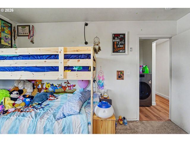 318 WESTFIELD St, Silverton, OR 97381