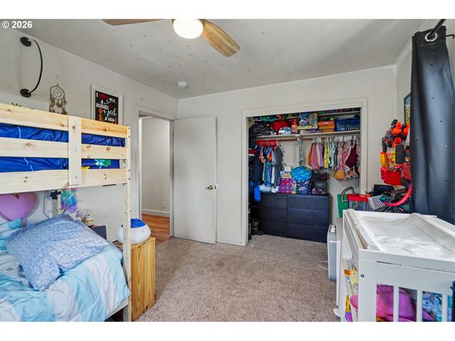 318 WESTFIELD St, Silverton, OR 97381