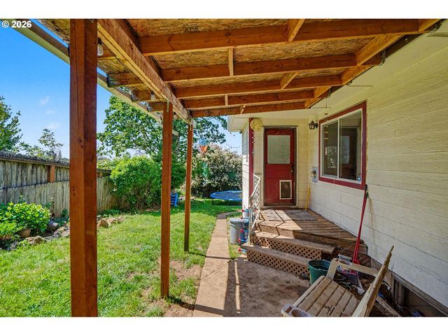 318 WESTFIELD St, Silverton, OR 97381