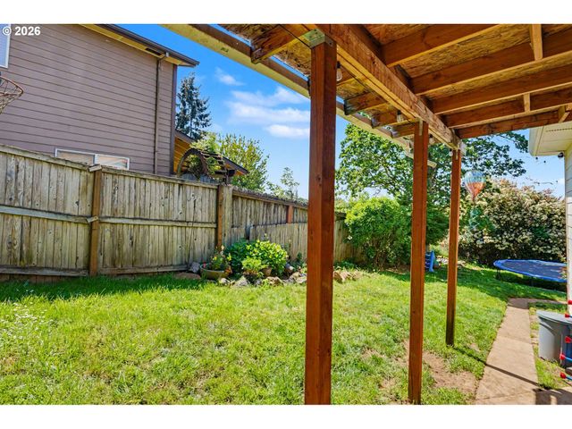 318 WESTFIELD St, Silverton, OR 97381