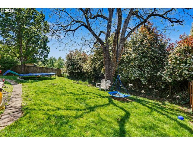 318 WESTFIELD St, Silverton, OR 97381