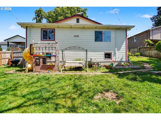 318 WESTFIELD St, Silverton, OR 97381
