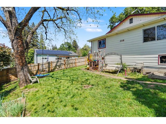 318 WESTFIELD St, Silverton, OR 97381