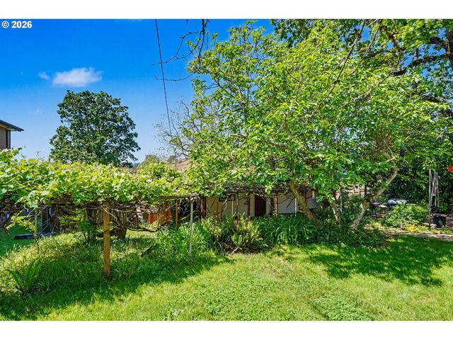318 WESTFIELD St, Silverton, OR 97381
