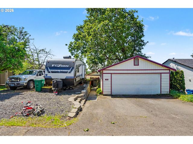 318 WESTFIELD St, Silverton, OR 97381