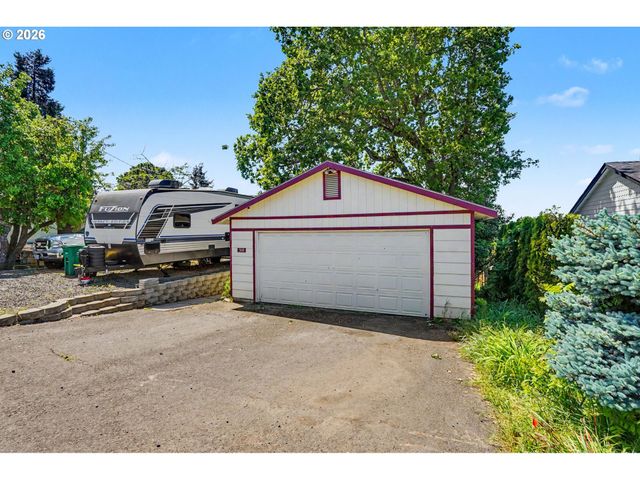 318 WESTFIELD St, Silverton, OR 97381