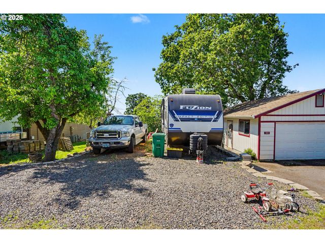 318 WESTFIELD St, Silverton, OR 97381