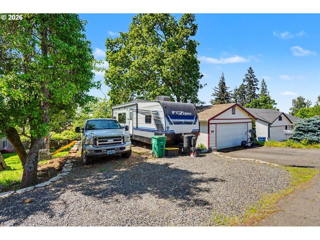 318 WESTFIELD St, Silverton, OR 97381