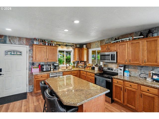 318 WESTFIELD St, Silverton, OR 97381
