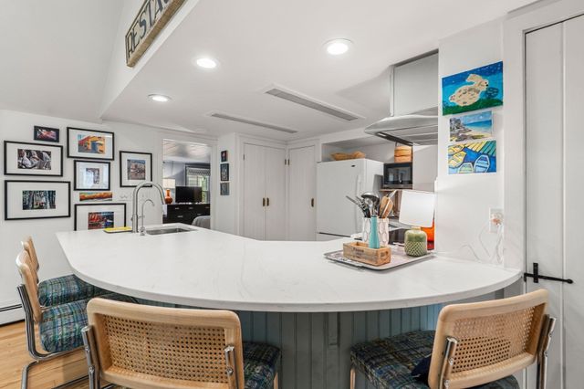 62 Cottage Rd, Newbury, MA 01951