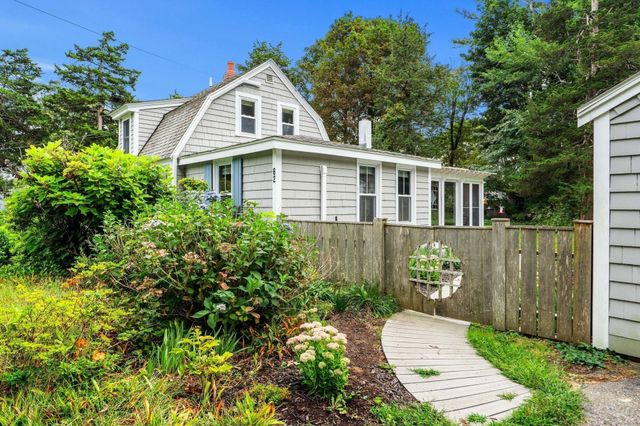 62 Cottage Rd, Newbury, MA 01951