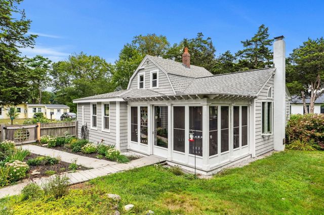 62 Cottage Rd, Newbury, MA 01951