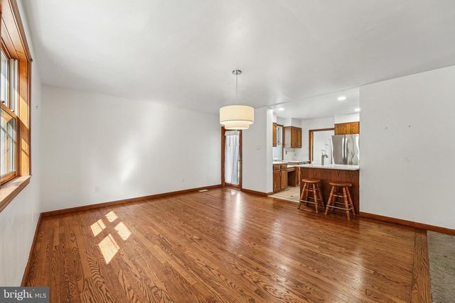 915 LOMOND LN, Philadelphia, PA 19128