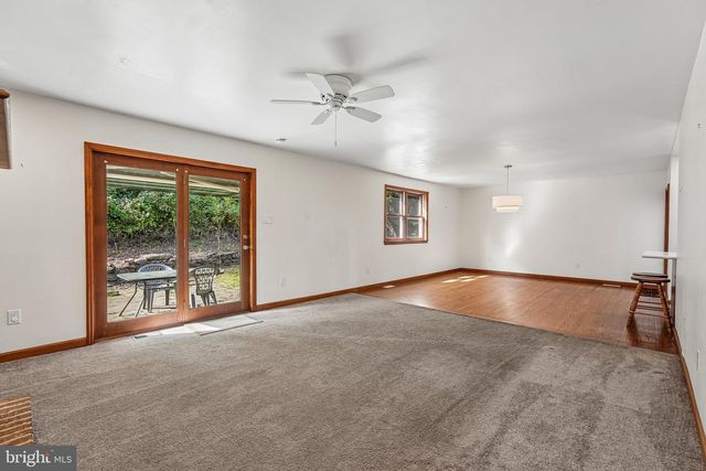 915 LOMOND LN, Philadelphia, PA 19128