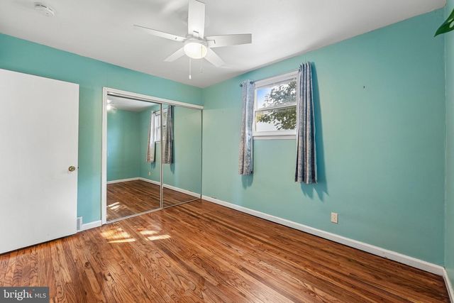 915 LOMOND LN, Philadelphia, PA 19128