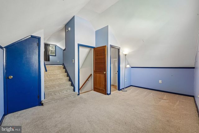 915 LOMOND LN, Philadelphia, PA 19128