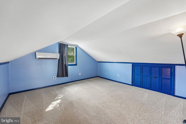 915 LOMOND LN, Philadelphia, PA 19128