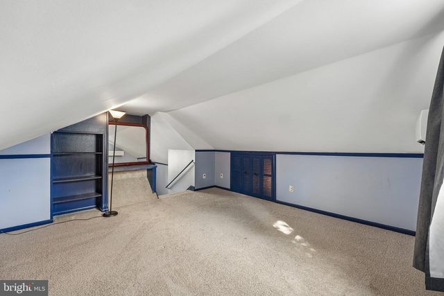915 LOMOND LN, Philadelphia, PA 19128