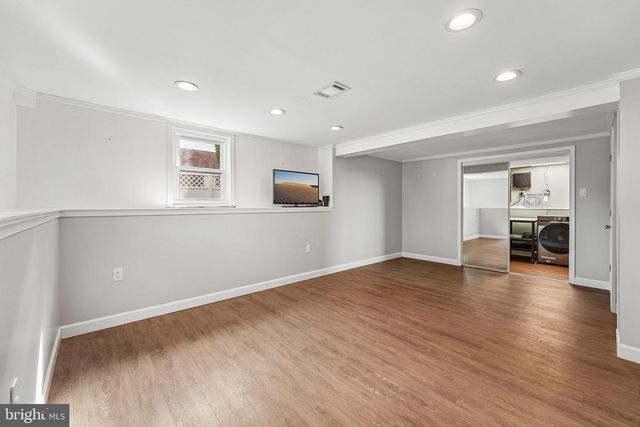 915 LOMOND LN, Philadelphia, PA 19128