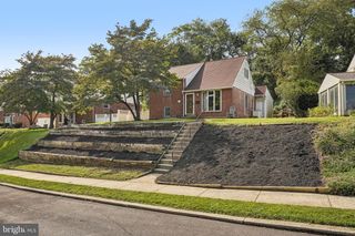 915 LOMOND LN, Philadelphia, PA 19128