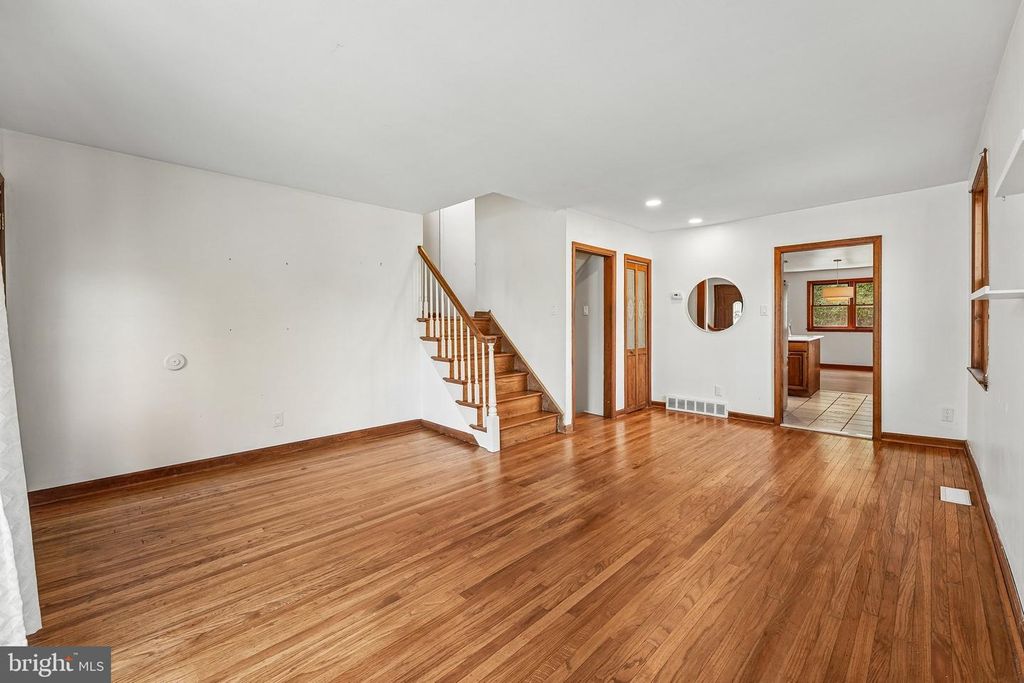 915 LOMOND LN, PHILADELPHIA, PA 19128 — photo 5
