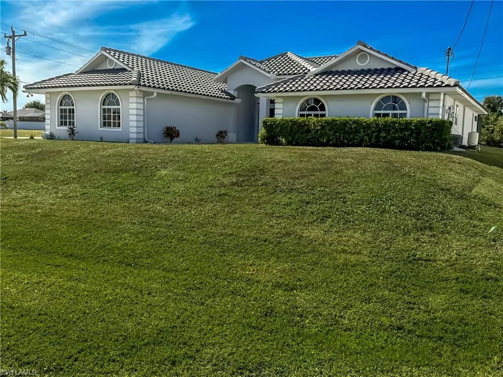 823 SW 10th ST, Cape Coral, FL 33991