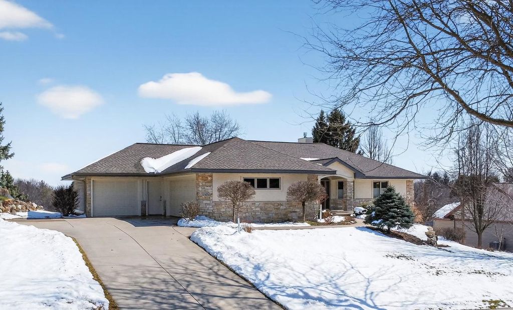 1321 Stratford Court, Middleton, WI 53562
