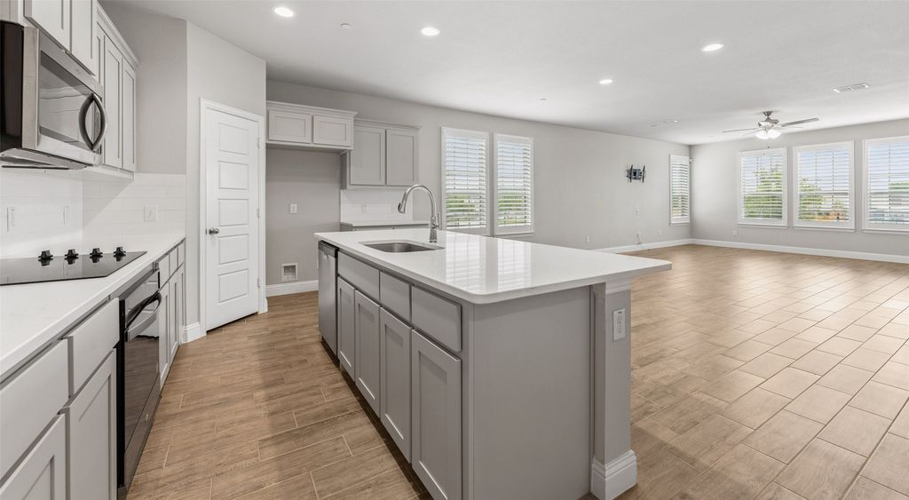 6020 Bursey Road, Watauga, TX 76148