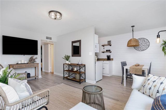 909 Pacific Ave Apt D, Virginia Beach, VA 23451