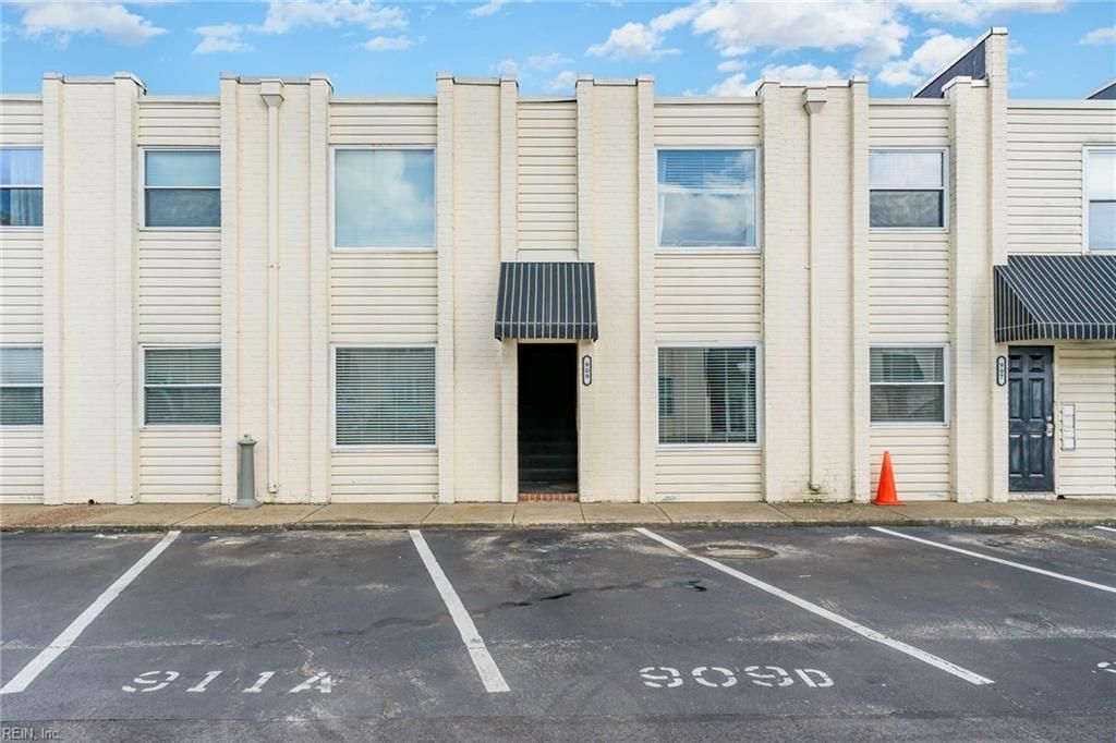 909 Pacific Ave Apt D, Virginia Beach, VA 23451