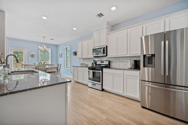 4134 W Bayou Maison Circle, Dickinson, TX 77539