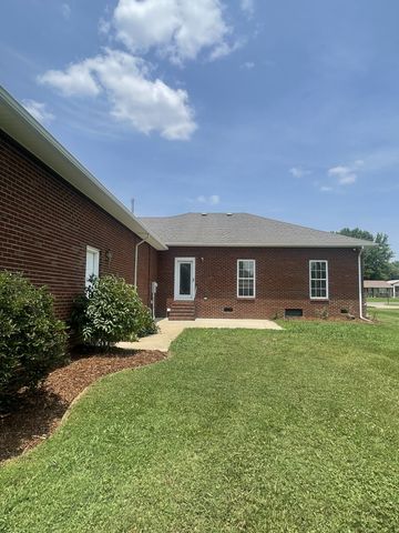 407 Robins St, Lawrenceburg, TN 38464