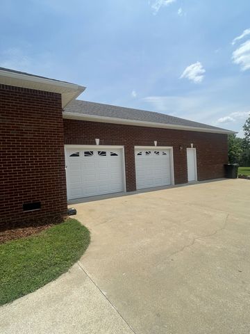 407 Robins St, Lawrenceburg, TN 38464