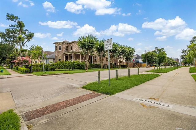 647 Cortlandt Street, Houston, TX 77007