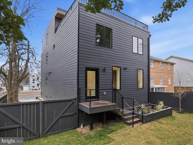 818 N EDGEWOOD ST, Arlington, VA 22201