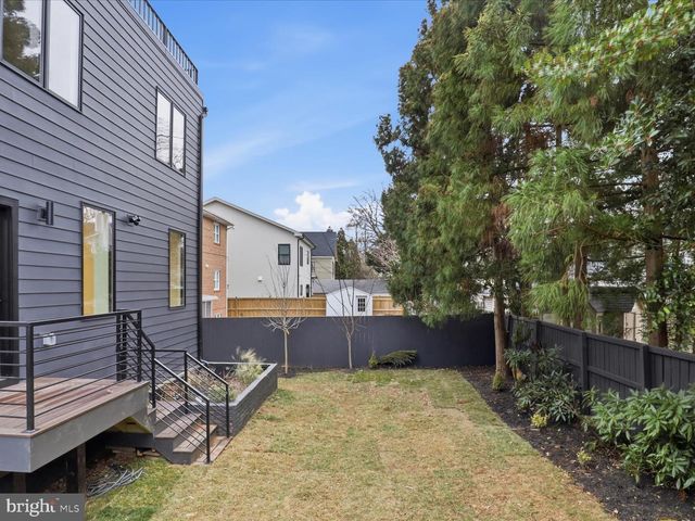 818 N EDGEWOOD ST, Arlington, VA 22201