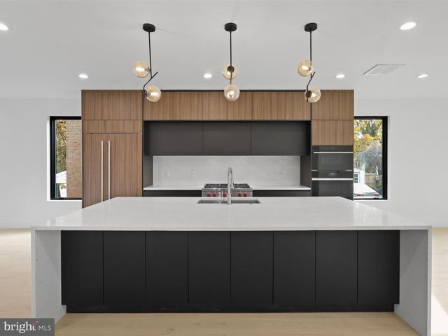 818 N EDGEWOOD ST, Arlington, VA 22201