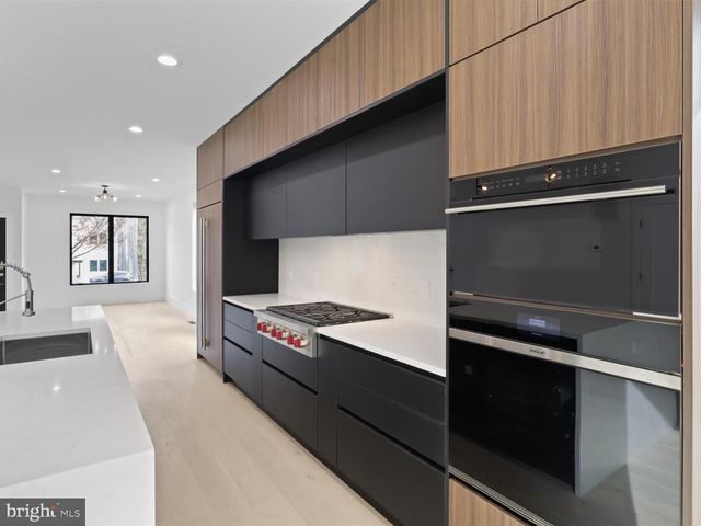 818 N EDGEWOOD ST, Arlington, VA 22201