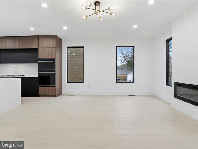 818 N EDGEWOOD ST, Arlington, VA 22201