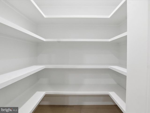 818 N EDGEWOOD ST, Arlington, VA 22201