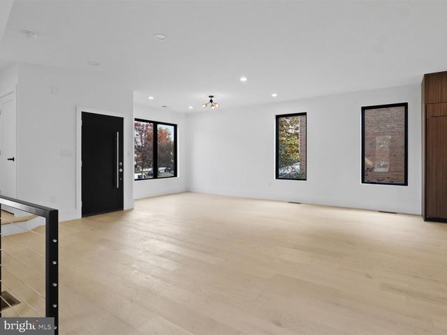 818 N EDGEWOOD ST, Arlington, VA 22201