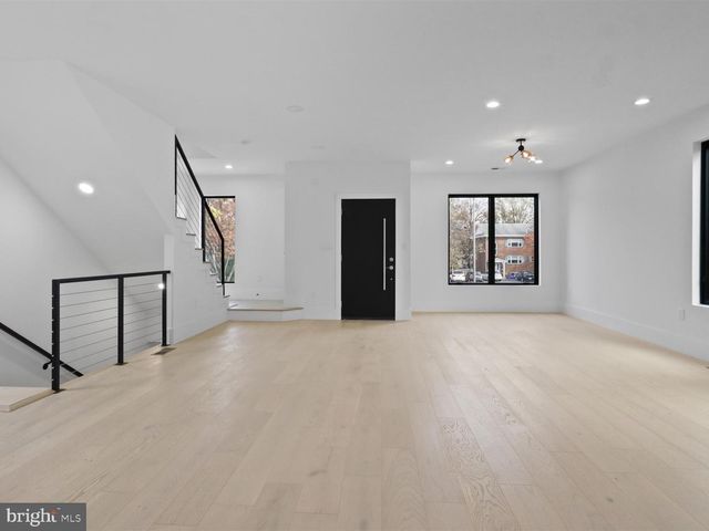 818 N EDGEWOOD ST, Arlington, VA 22201