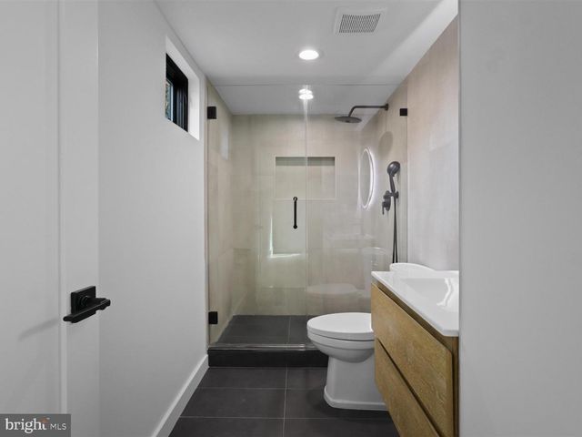 818 N EDGEWOOD ST, Arlington, VA 22201