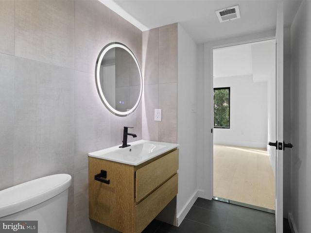 818 N EDGEWOOD ST, Arlington, VA 22201