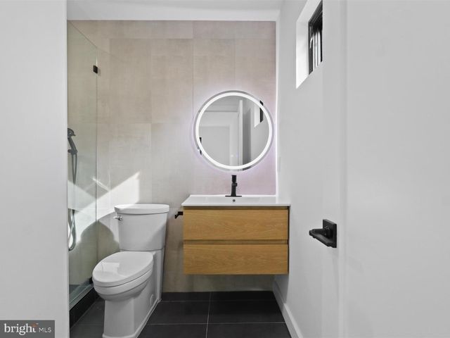 818 N EDGEWOOD ST, Arlington, VA 22201