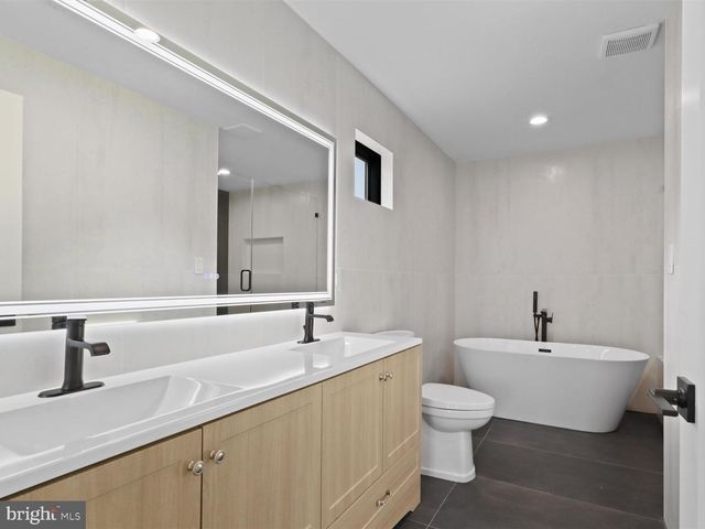 818 N EDGEWOOD ST, Arlington, VA 22201